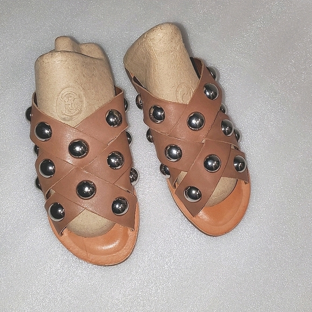 Gianni Bini slip on silver studs leather 6.5 - Picture 2 of 8